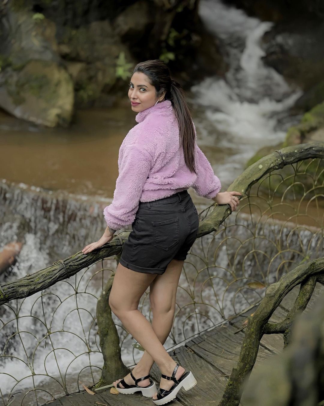 മൗഗ്ലി...വൈബിംഗ് ഇന്‍ മൂന്നാര്‍..; അമേയ..പൊളി ലുക്കില്‍, ഞെട്ടി ആരാധകര്‍ 