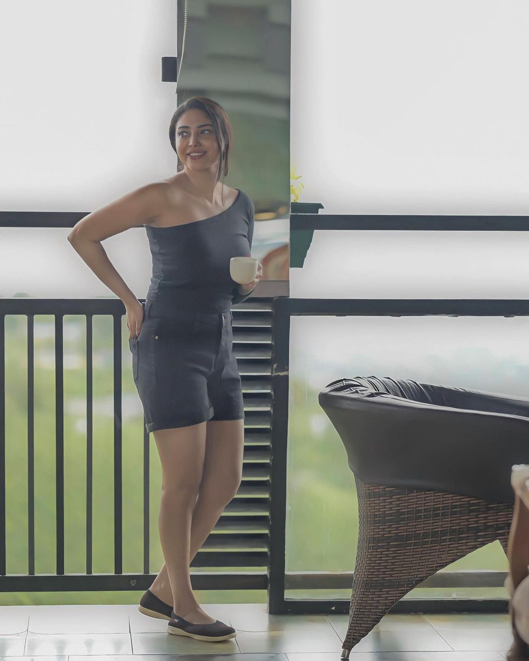 'ഊതല്ലേ...ഊതല്ലേ...ഊതിയാല്‍ തീപ്പൊരി പാറും'; അമേയയുടെ ചായകുടി ചിത്രം ഏറ്റെടുത്ത് ആരാധകര്‍