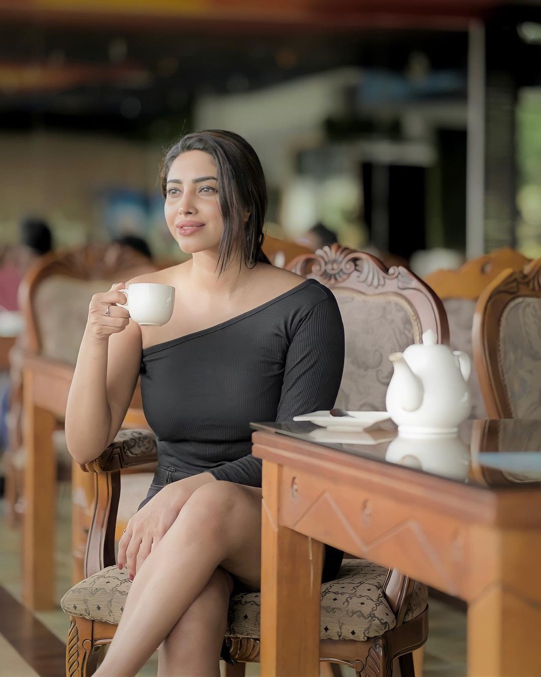 'ഊതല്ലേ...ഊതല്ലേ...ഊതിയാല്‍ തീപ്പൊരി പാറും'; അമേയയുടെ ചായകുടി ചിത്രം ഏറ്റെടുത്ത് ആരാധകര്‍