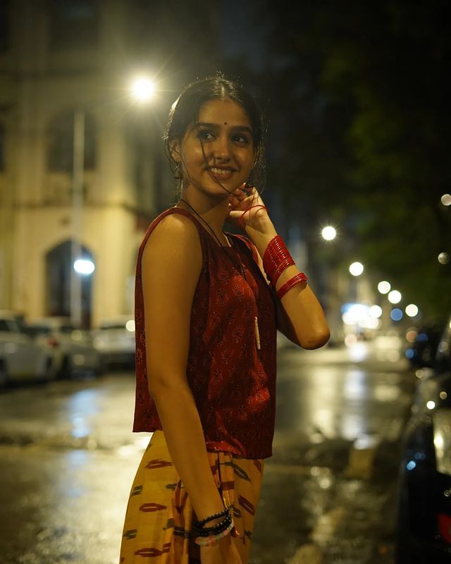 ഇതിനിയും തീര്‍ന്നില്ലേ..? കലക്കന്‍ ചിത്രങ്ങളുമായി അനശ്വര