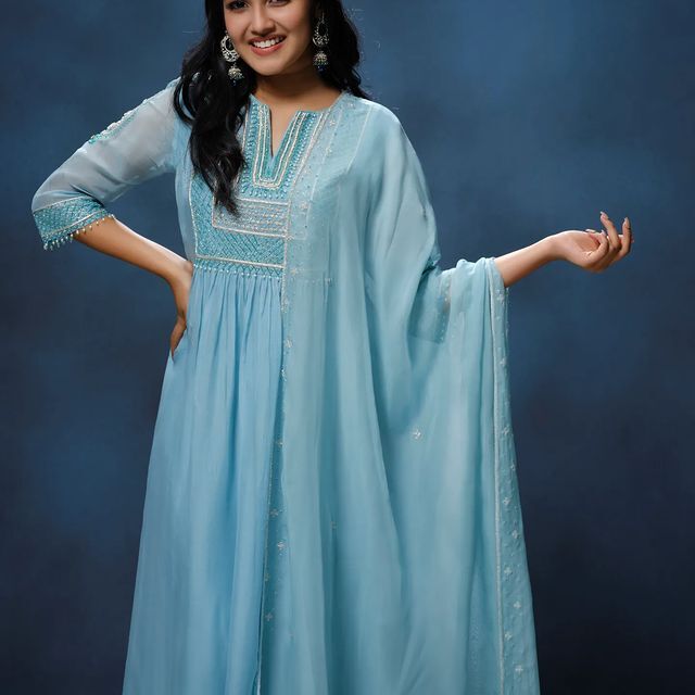 അല്ലേലും അനിഖ ചുമ്മാ പൊളിയാണ്...പുതിയ ചിത്രങ്ങളും വൈറല്‍