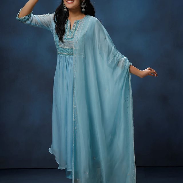 അല്ലേലും അനിഖ ചുമ്മാ പൊളിയാണ്...പുതിയ ചിത്രങ്ങളും വൈറല്‍