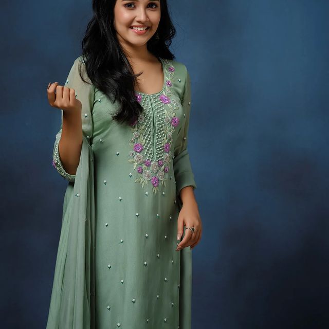 അല്ലേലും അനിഖ ചുമ്മാ പൊളിയാണ്...പുതിയ ചിത്രങ്ങളും വൈറല്‍