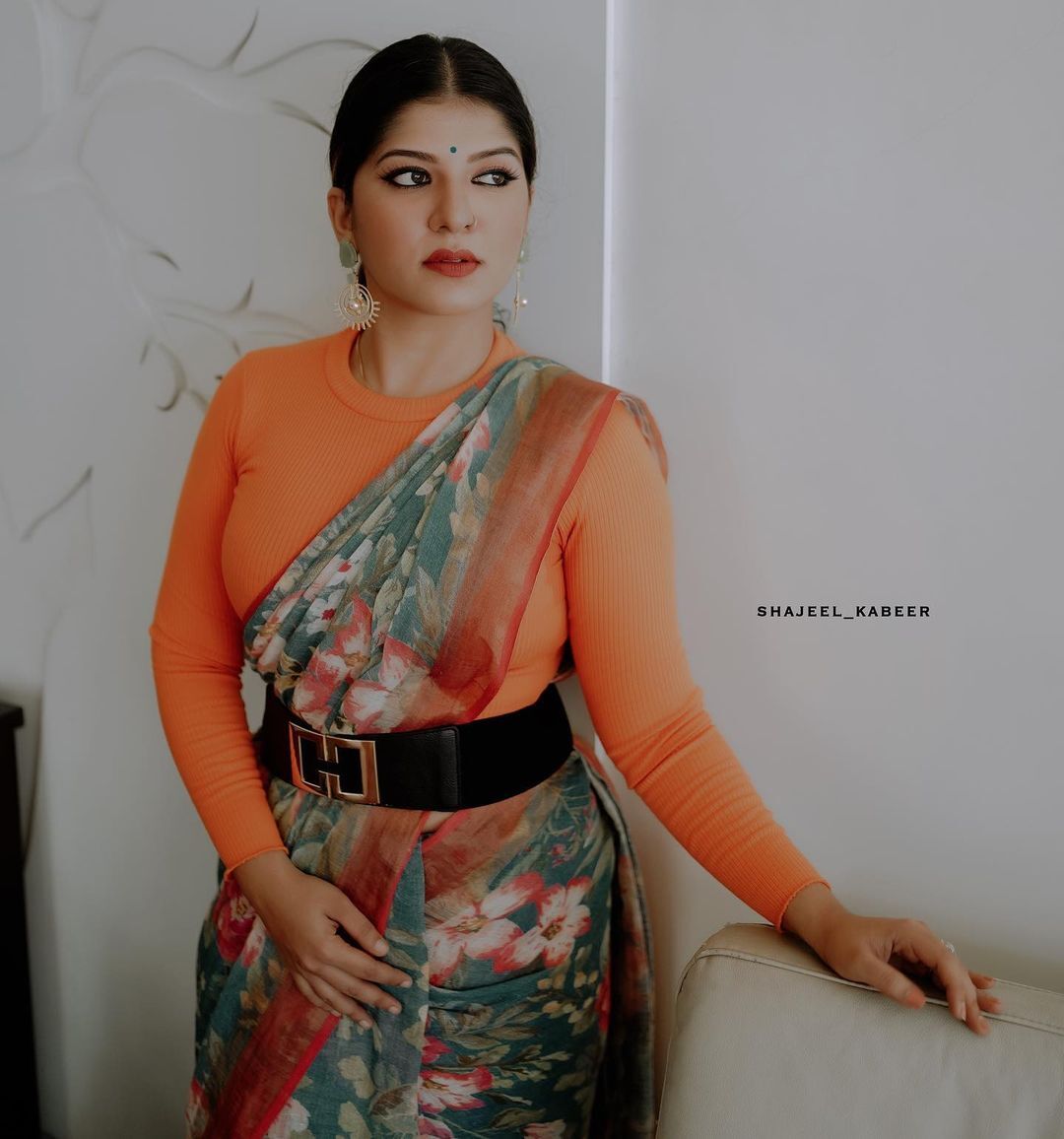 മുടിയന്‍ ചേട്ടന്റെ പൂജയല്ലേ ഇത്; അശ്വതിയുടെ കിടിലന്‍ ചിത്രങ്ങള്‍