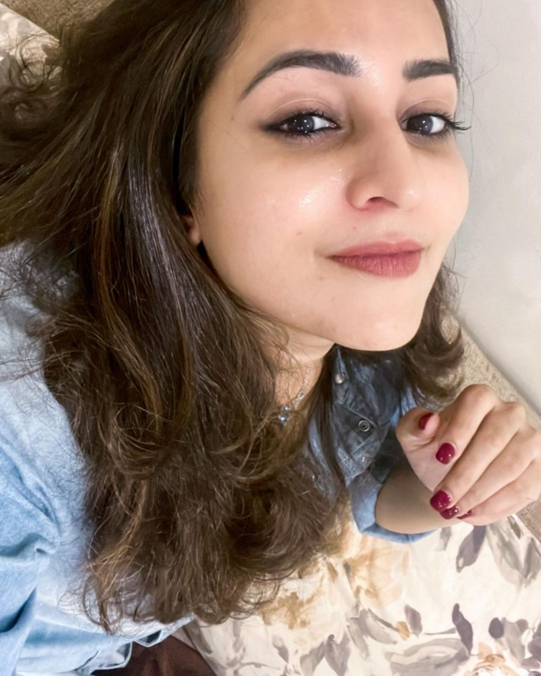 ഇതെന്നാ മമ്മൂക്കയാണോ, ഇത്ര ഗൗരവം, ലുക്ക് പൊളിയാണ് ഭാമ, സ്റ്റൈലിഷായിട്ടുണ്ട്, വൈറലായി കൂള്‍ ബ്ലൂ ചിത്രങ്ങള്‍