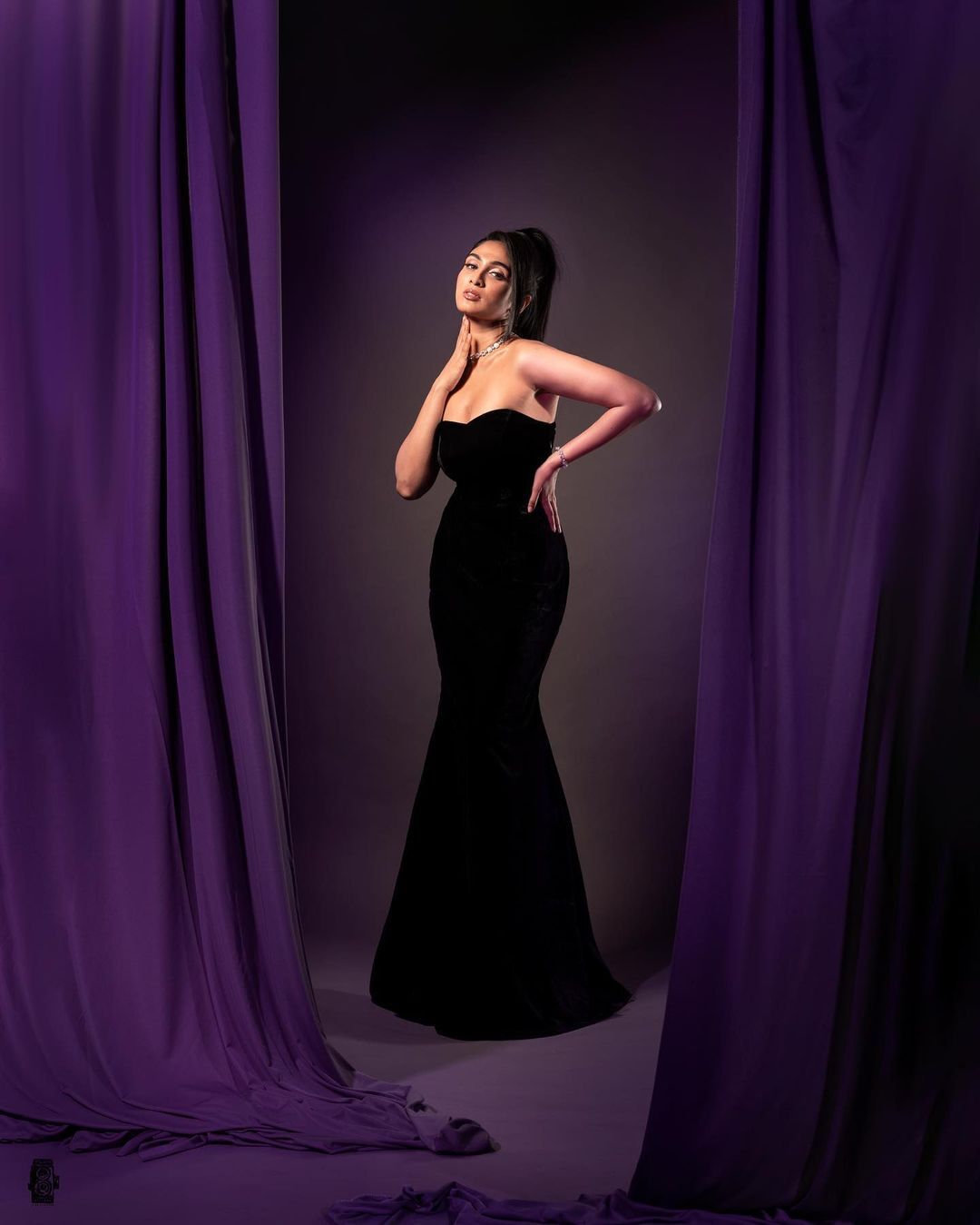 ഹോട്ട് ആന്‍ഡ് ക്യൂട്ട്; ദീപ്തി... എജ്ജാതി ലുക്ക്, വൈറല്‍ ചിത്രങ്ങള്‍ 