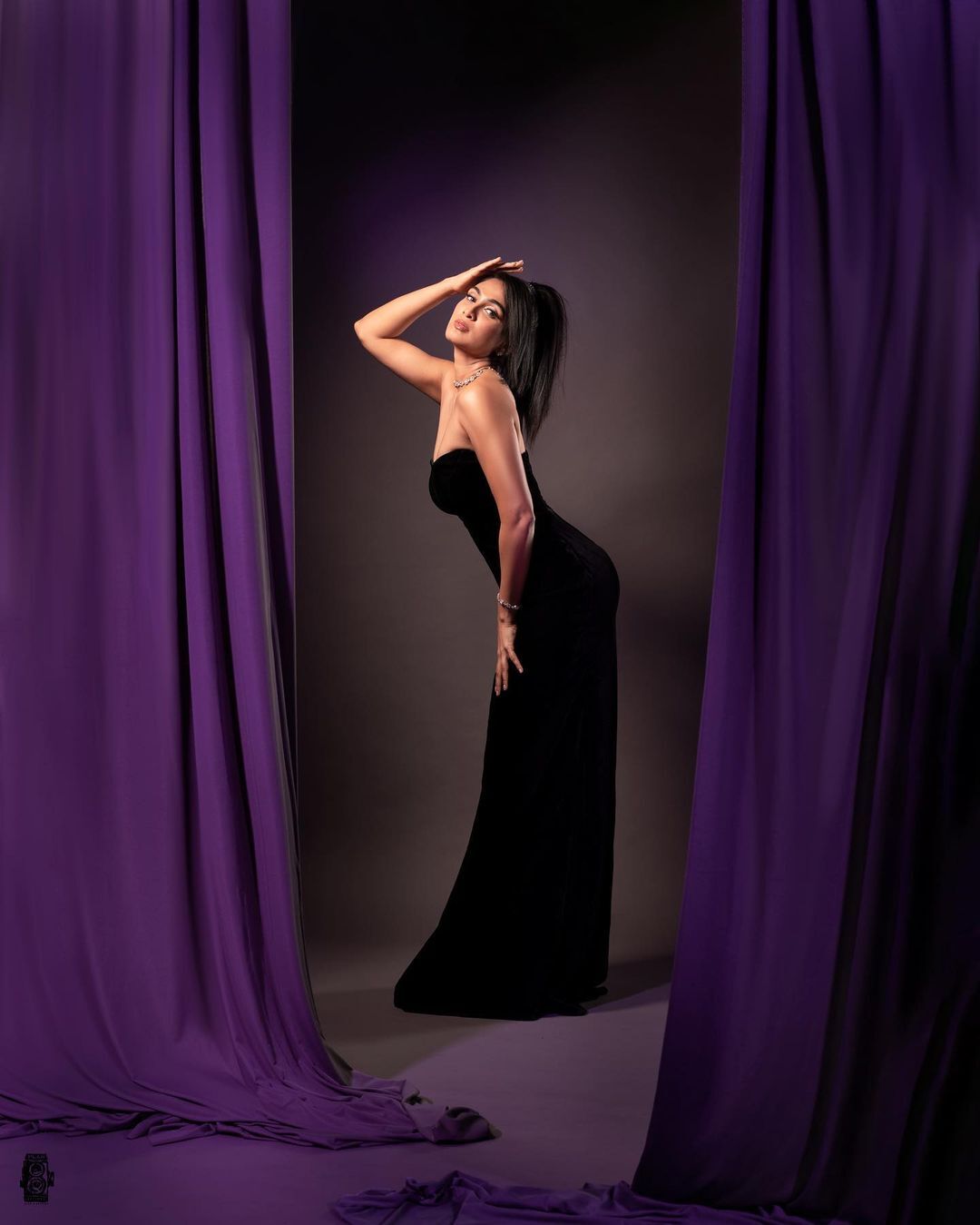 ഹോട്ട് ആന്‍ഡ് ക്യൂട്ട്; ദീപ്തി... എജ്ജാതി ലുക്ക്, വൈറല്‍ ചിത്രങ്ങള്‍ 