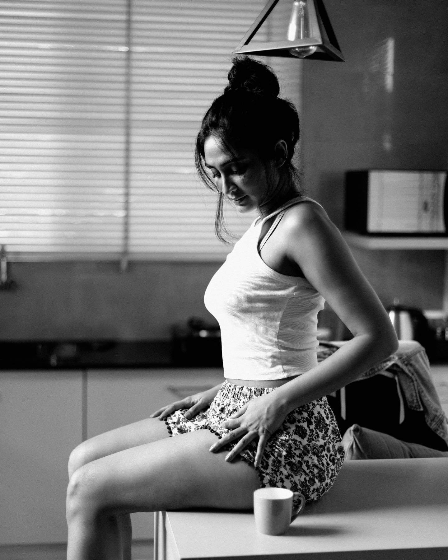 ഇതാണോ കിച്ചന്‍ ഫോട്ടോഷൂട്ട്; ദീപ്തി സതിയുടെ വൈറല്‍ ചിത്രങ്ങള്‍