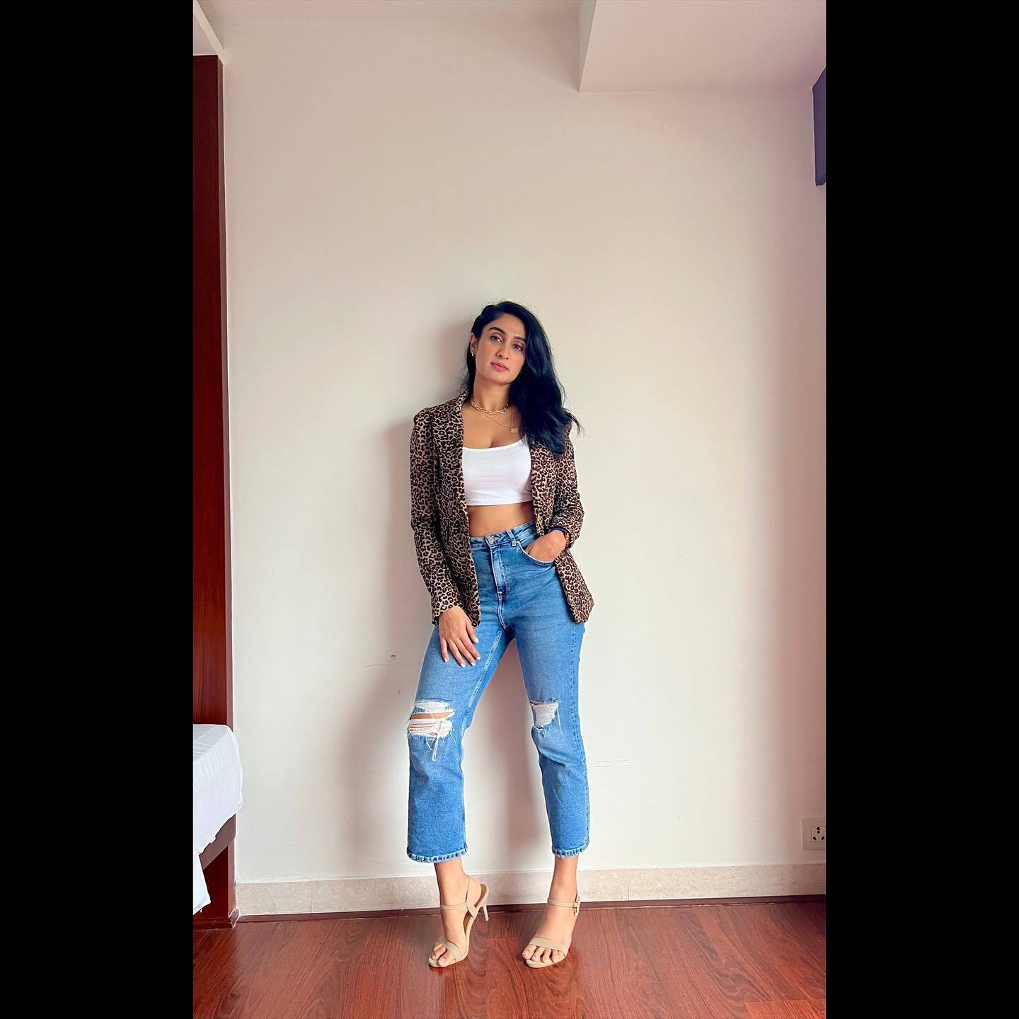 ഇതാണോ കിച്ചന്‍ ഫോട്ടോഷൂട്ട്; ദീപ്തി സതിയുടെ വൈറല്‍ ചിത്രങ്ങള്‍