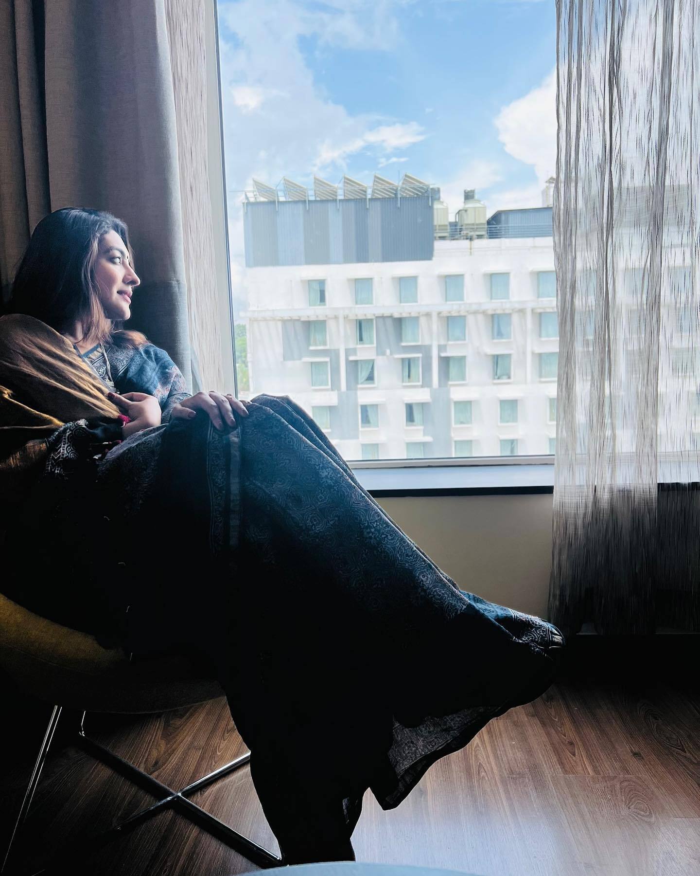 ഇതാണല്ലേ ലെജന്റ്‌സ് ഓണ്‍ലി ചിത്രം; 'ഓളവും തീരവും' ലൊക്കേഷന്‍ ചിത്രങ്ങളുമായി ദുര്‍ഗ കൃഷ്ണ