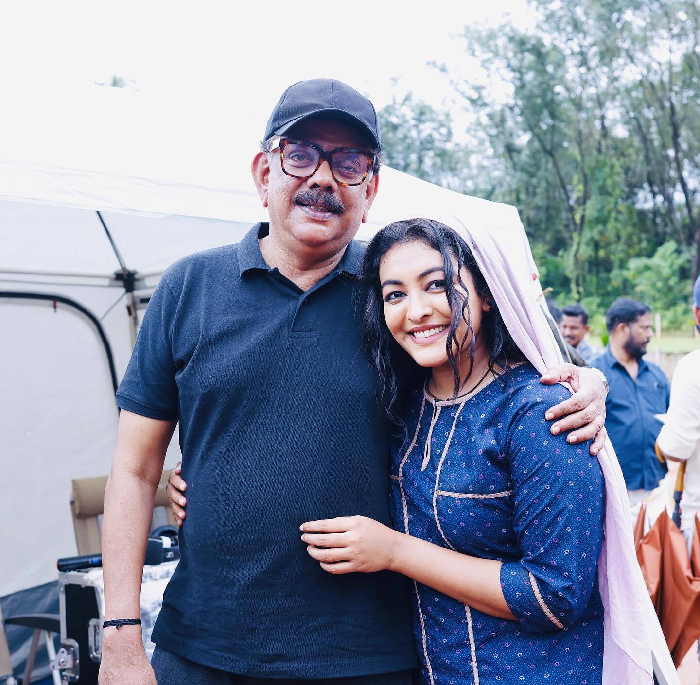 ഇതാണല്ലേ ലെജന്റ്‌സ് ഓണ്‍ലി ചിത്രം; 'ഓളവും തീരവും' ലൊക്കേഷന്‍ ചിത്രങ്ങളുമായി ദുര്‍ഗ കൃഷ്ണ