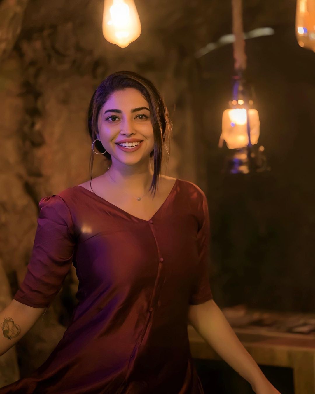 അമേയാ... ഇന്ന് പൊളി ലുക്കാണല്ലോ, ഒന്നും പറയാനില്ല,അടിപൊളിയേ; വൈറല്‍ ചിത്രങ്ങള്‍