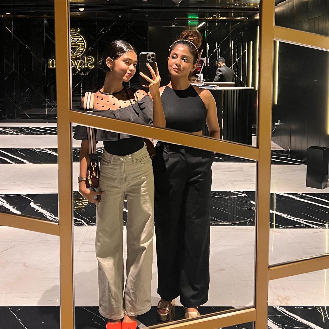 അമ്മയും മകളുമാണോ ഇത്; കണ്ടാല്‍ പറയില്ല; പൂര്‍ണിമയുടെ ചിത്രങ്ങള്‍ ഏറ്റെടുത്ത് ആരാധകര്‍ 