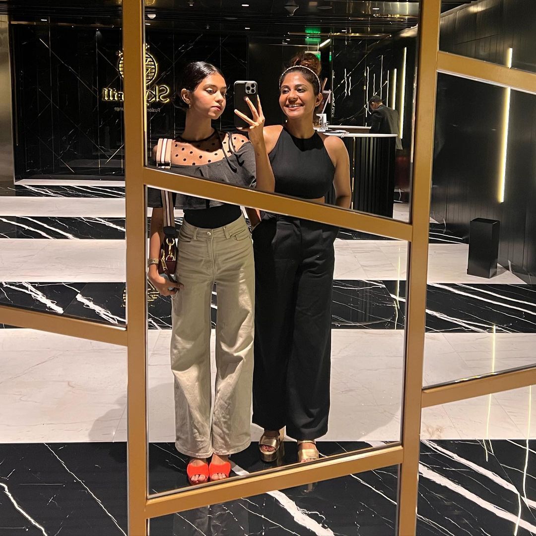 അമ്മയും മകളുമാണോ ഇത്; കണ്ടാല്‍ പറയില്ല; പൂര്‍ണിമയുടെ ചിത്രങ്ങള്‍ ഏറ്റെടുത്ത് ആരാധകര്‍ 