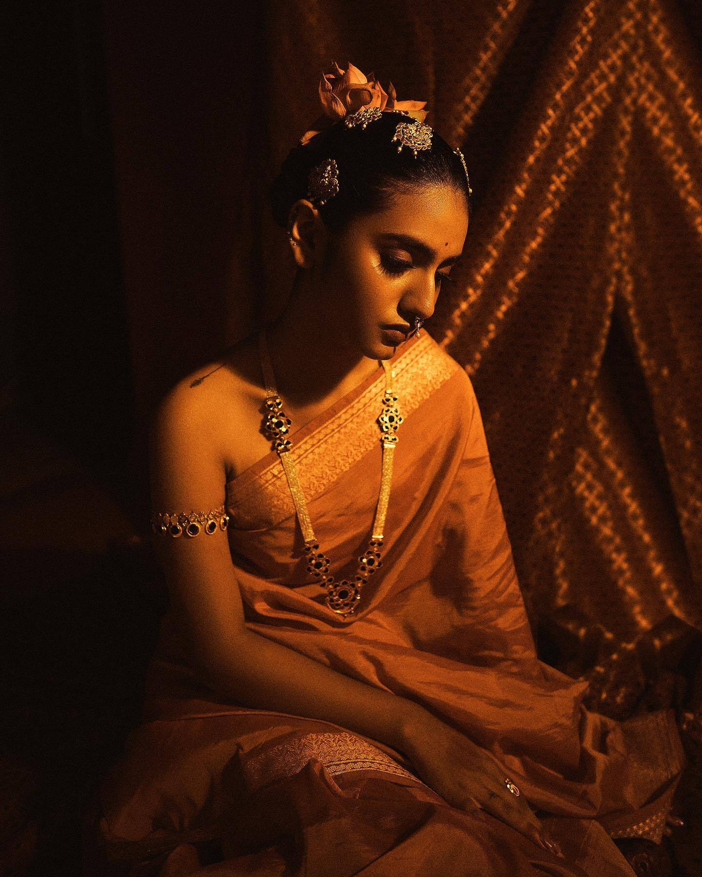 ആഹാ..ഇതിപ്പോ എല്ലാ കളറുമുണ്ടല്ലോ ഡ്രെസില്‍; പ്രിയയുടെ പുതിയ ചിത്രവും ഏറ്റെടുത്ത് ആരാധകര്‍