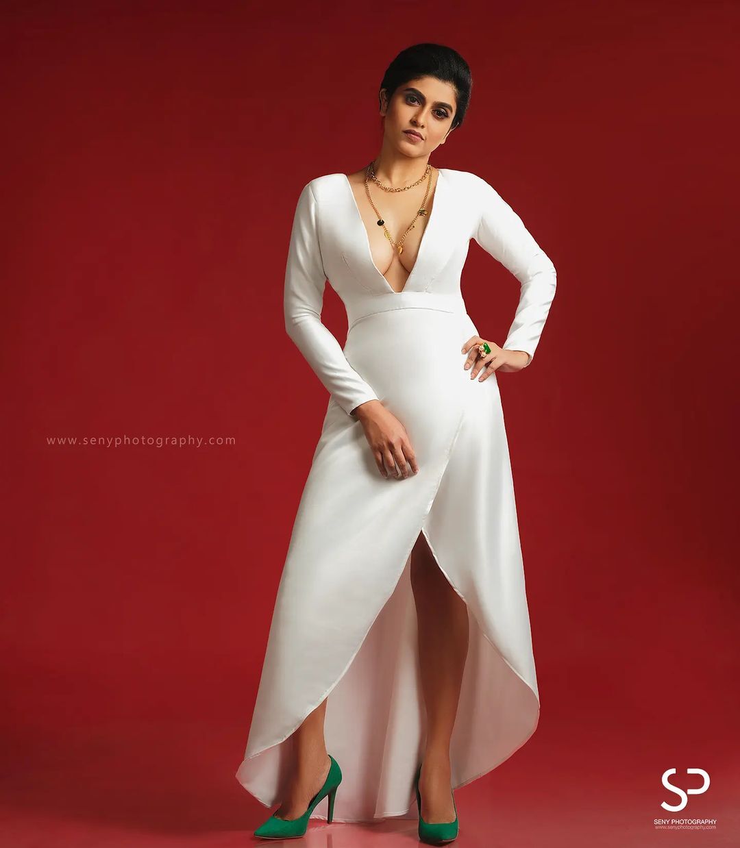 ബോളിവുഡ് താരങ്ങള്‍ മാറിനില്‍ക്കും; രസ്‌ന....ഇത് പൊളി ലുക്ക്, വൈറല്‍ ചിത്രങ്ങള്‍