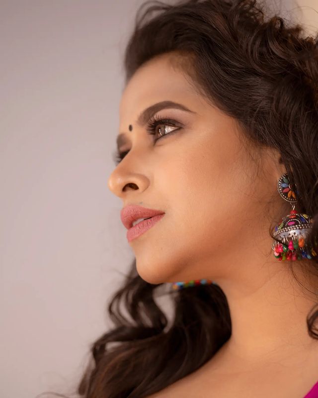 കൊല്ലുന്ന നോട്ടം തന്നെ; വീണ്ടും വൈറല്‍ ചിത്രവുമായി സാധിക