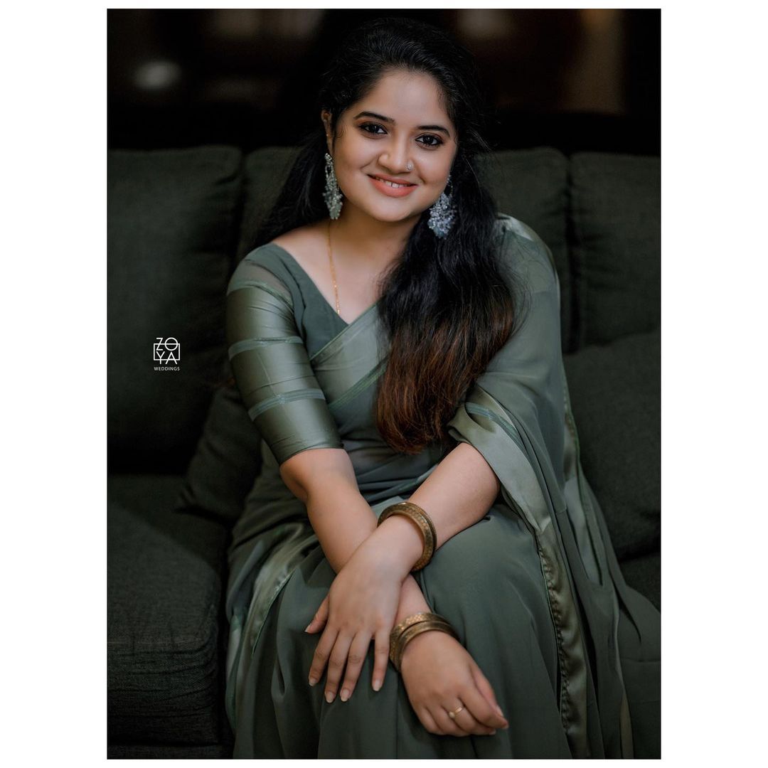 ഷഫ്‌നയാണ്...സാരിയിലാണ്...ചുമ്മാ പൊളിക്കുകയാണ്...; വൈറല്‍ ചിത്രങ്ങള്‍