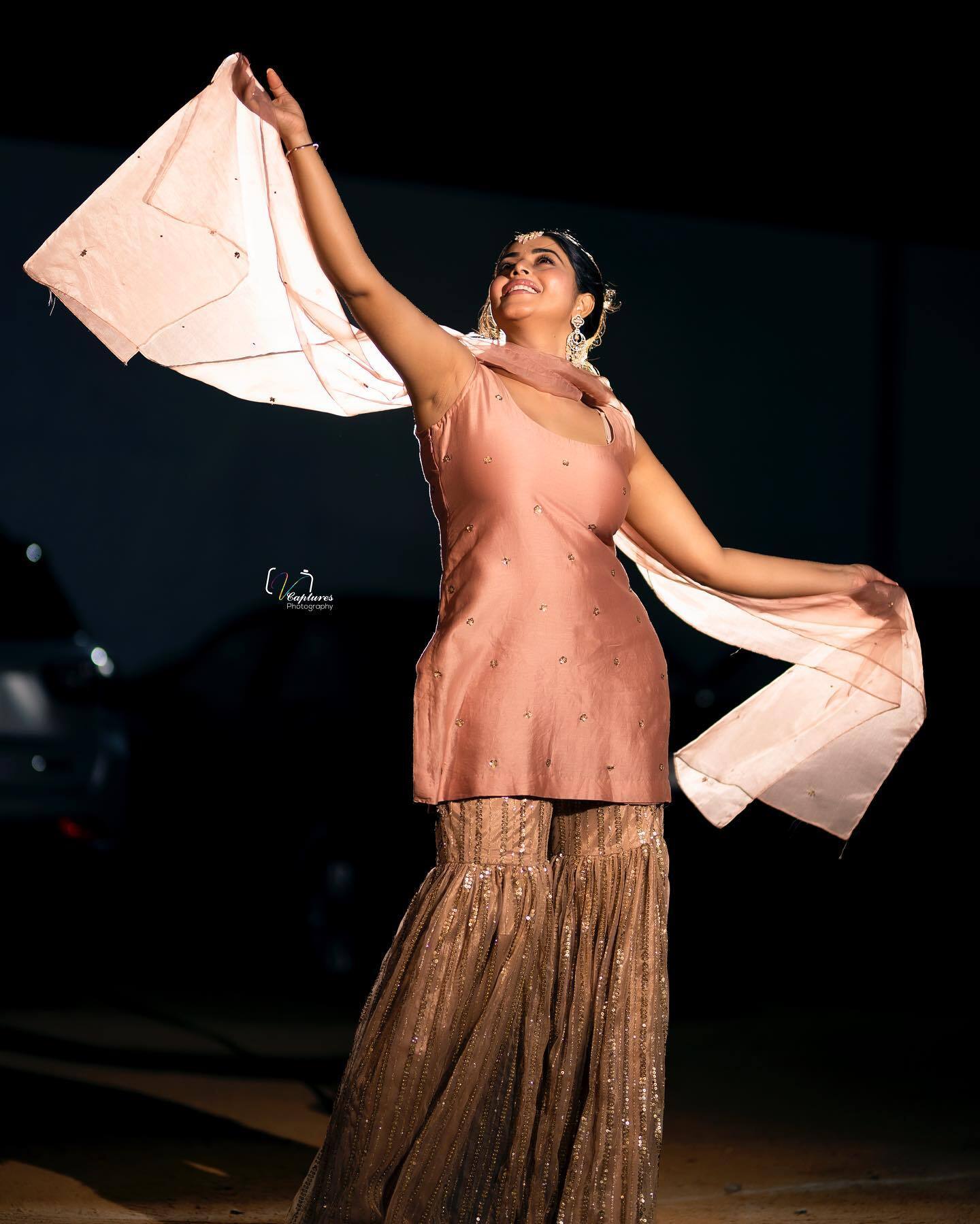 കണ്ണെടുക്കാന്‍ തോന്നില്ല.. അതാണ് ചിരിയും ലുക്കും..; ഷംന കാസിമിന്റെ തകര്‍പ്പന്‍ ഫോട്ടോകൾ