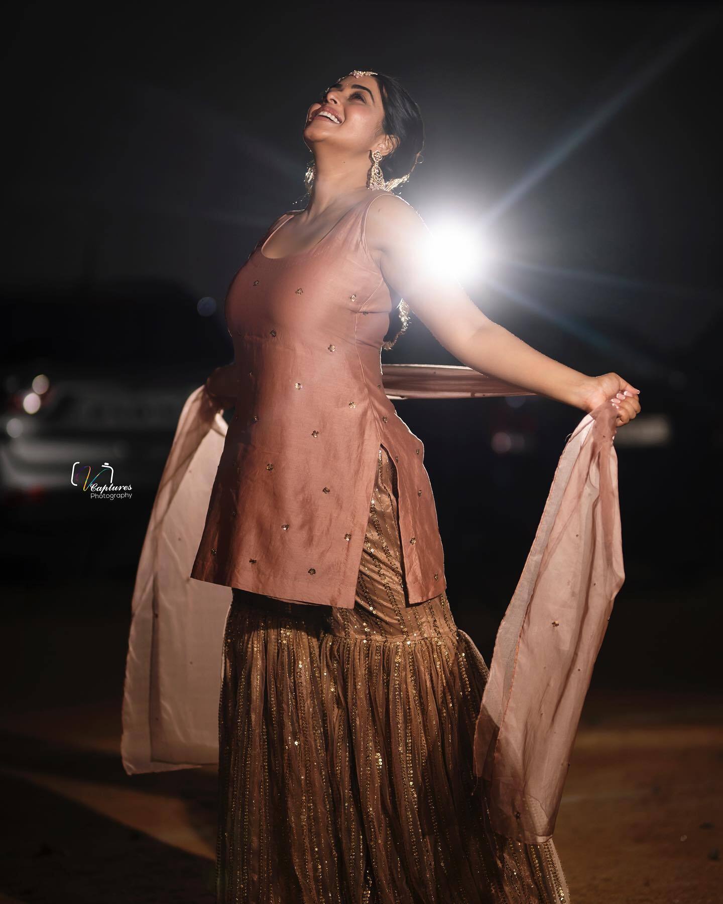 കണ്ണെടുക്കാന്‍ തോന്നില്ല.. അതാണ് ചിരിയും ലുക്കും..; ഷംന കാസിമിന്റെ തകര്‍പ്പന്‍ ഫോട്ടോകൾ