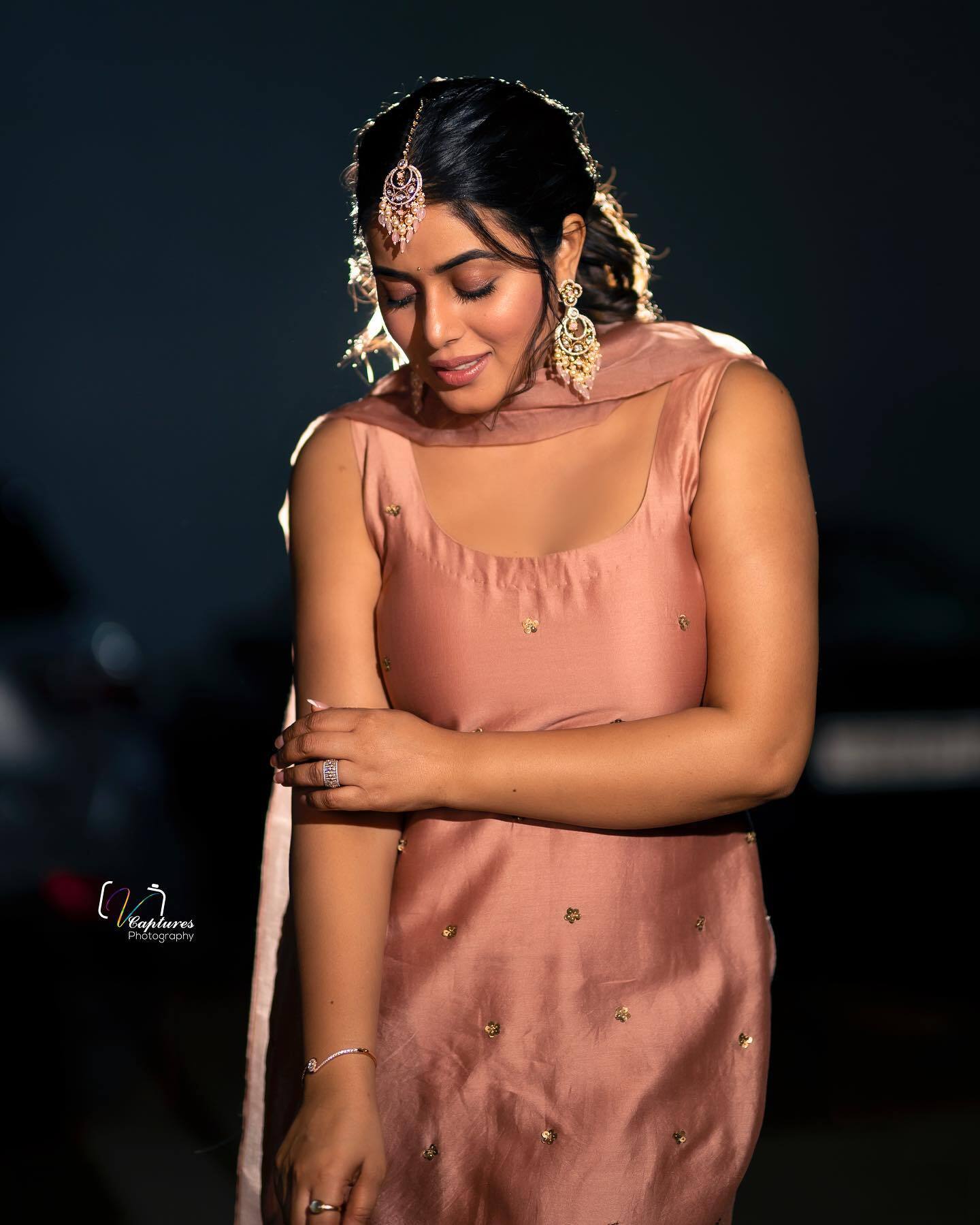 കണ്ണെടുക്കാന്‍ തോന്നില്ല.. അതാണ് ചിരിയും ലുക്കും..; ഷംന കാസിമിന്റെ തകര്‍പ്പന്‍ ഫോട്ടോകൾ