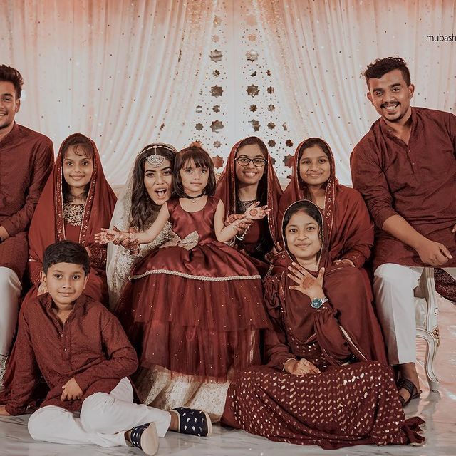 പാര്‍ട്ട് 1 ആയിട്ടുള്ളൂ.. ഇനിയും വരാനുണ്ട്; വിവാഹ നിശ്ചയ ചിത്രങ്ങളുമായി ഷംന കാസിം