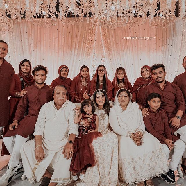 പാര്‍ട്ട് 1 ആയിട്ടുള്ളൂ.. ഇനിയും വരാനുണ്ട്; വിവാഹ നിശ്ചയ ചിത്രങ്ങളുമായി ഷംന കാസിം