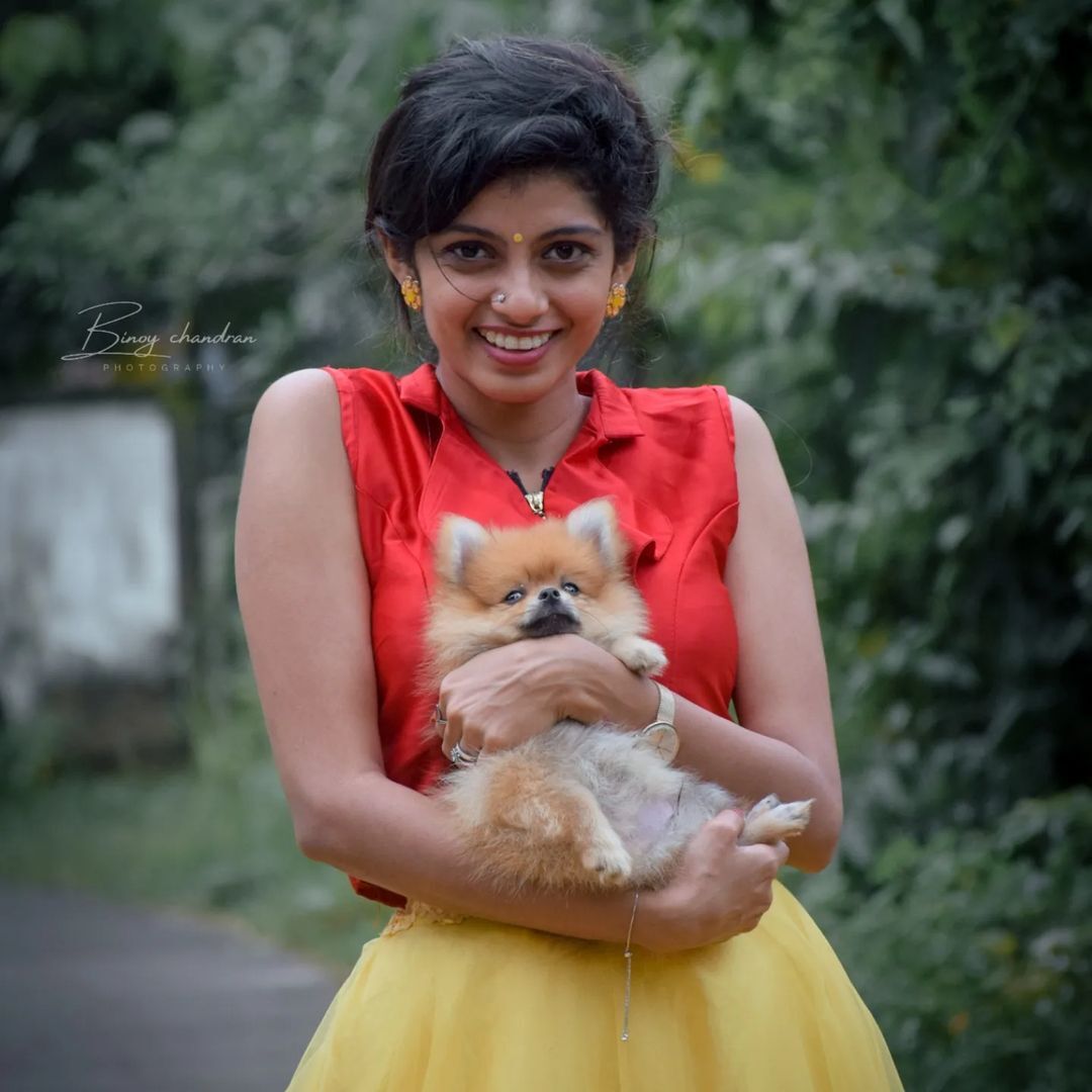 ക്യൂട്ട് എന്നല്ലാതെ എന്തു പറയാന്‍; കാപ്പുച്ചിനോക്കൊപ്പമുള്ള ശ്രുതിയുടെ അടിപൊളി ഫോട്ടോസ് ഏറ്റെടുത്ത് ആരാധകര്‍