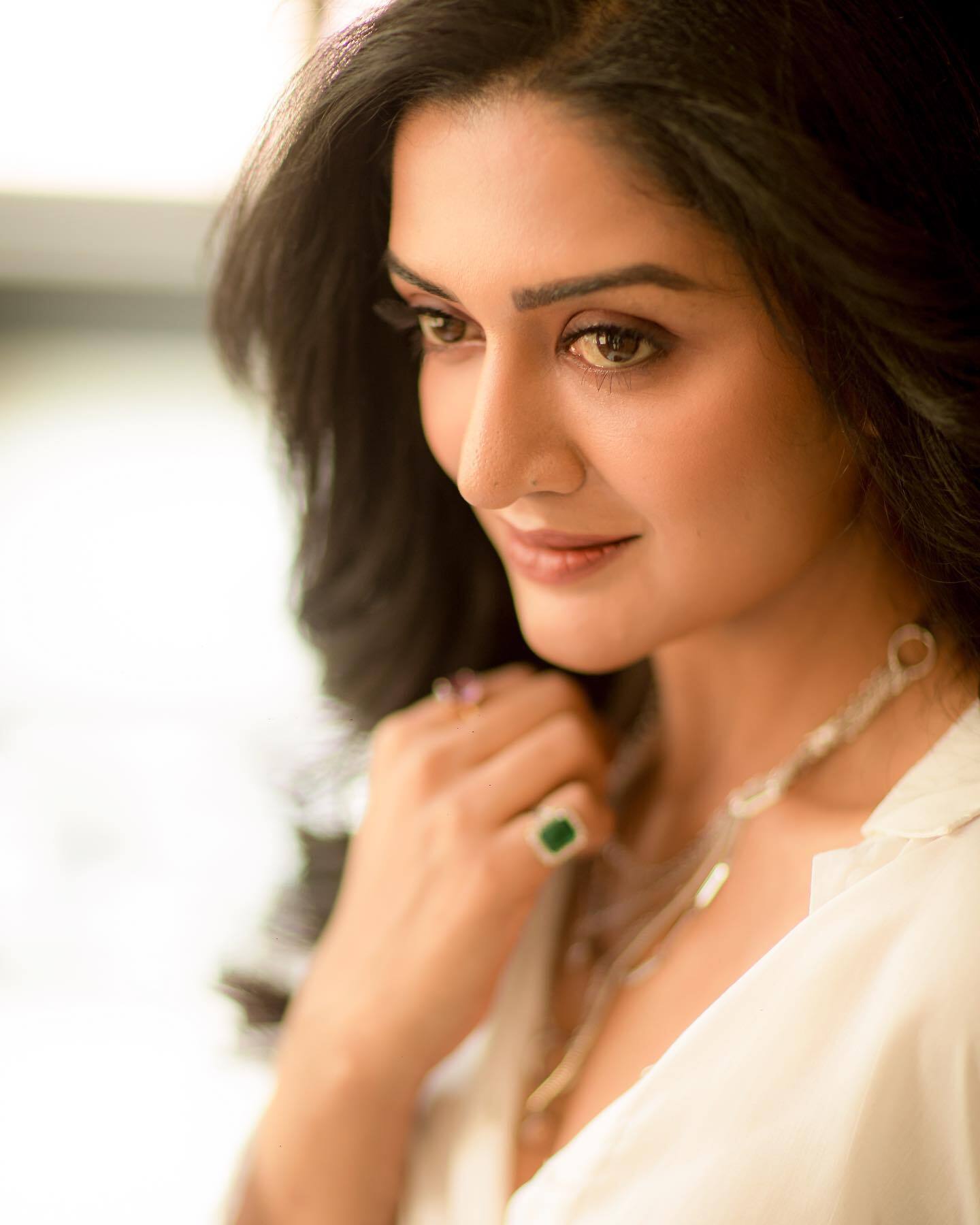 ട്രാന്‍സ്പരന്റ് സാരിയില്‍ കലക്കന്‍ ചിത്രങ്ങളുമായി വിമല രാമന്‍; ഏറ്റെടുത്ത് ആരാധകര്‍