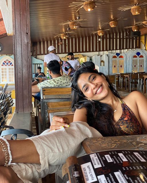 ഒരു ചിരി ..ഒരു നോട്ടം...ഐശ്വര്യ ലക്ഷ്മിയുടെ പുതിയ ചിത്രം  ഏറ്റെടുത്ത് ആരാധകര്‍