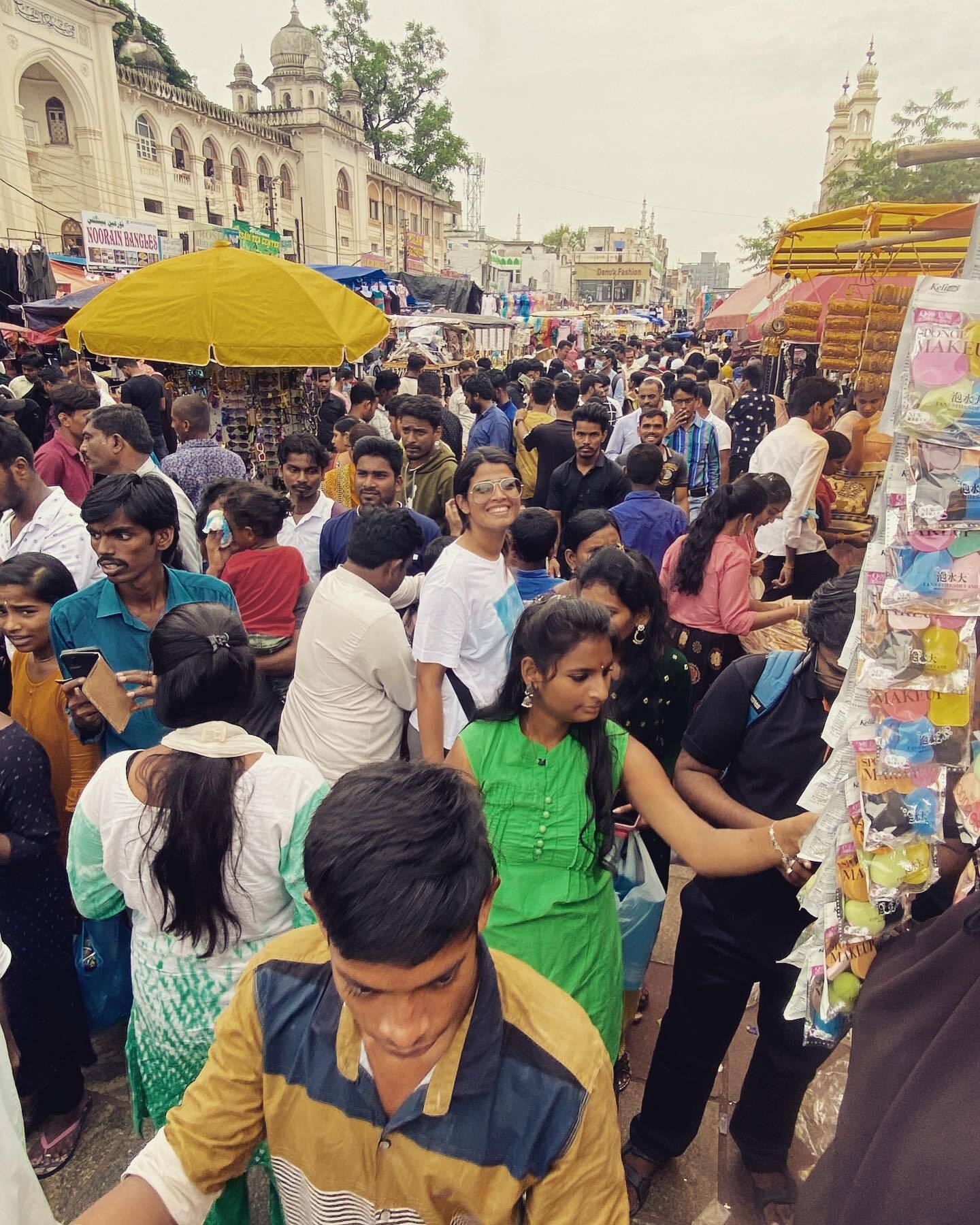 ഹലോ നിങ്ങള്‍ അന്വേഷിക്കുന്ന ഞാന്‍ ഇവിടെയുണ്ട്..പുതിയ ചിത്രവുമായി അമൃത സുരേഷ്‌