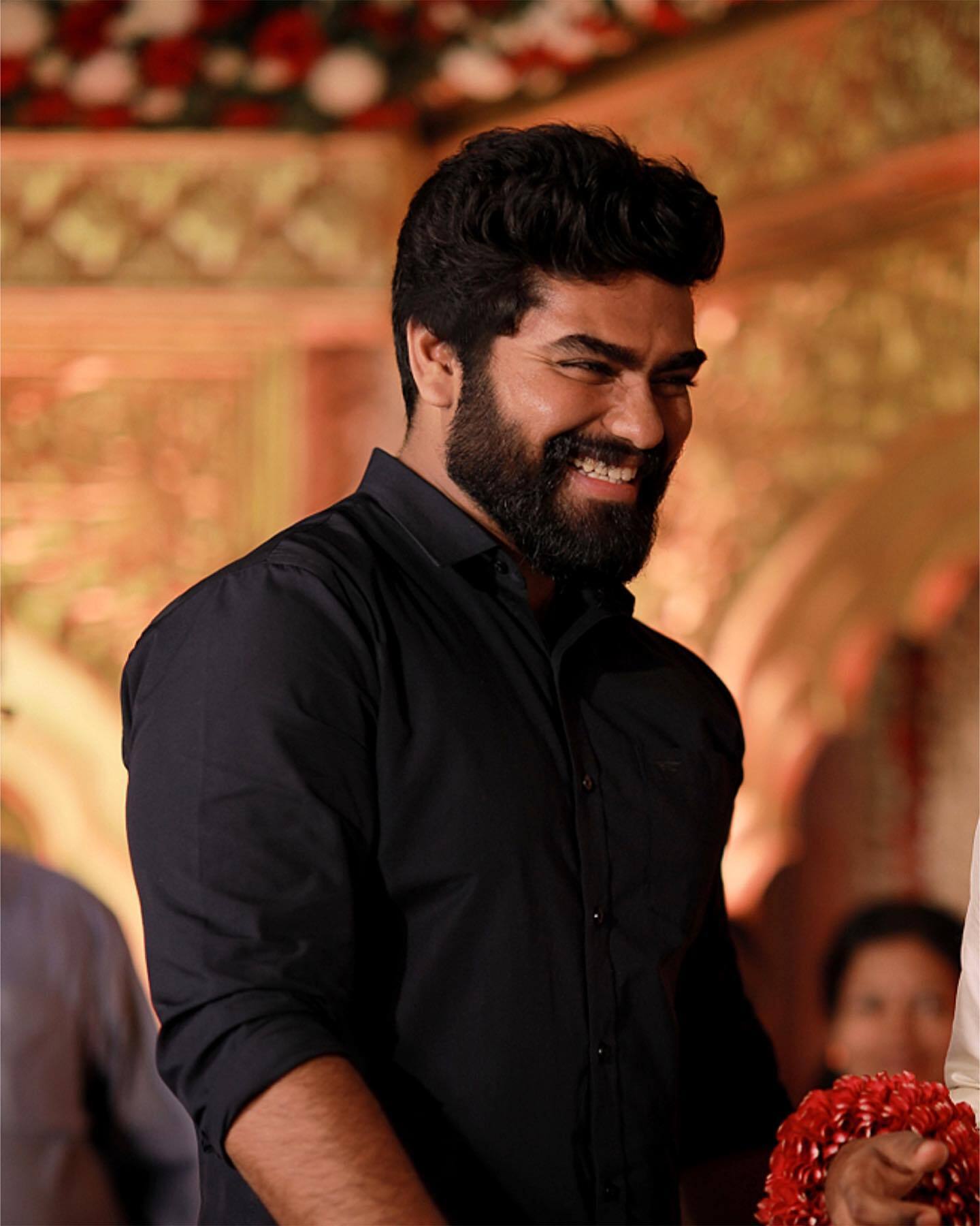  ഡോക്ടറിന് ഇഷ്ടം ബ്ലാക്കാണോ....റോബിന്റെ ചിരിയില്‍ അലിഞ്ഞ് ആരാധകര്‍, ചോദ്യങ്ങളായിരം