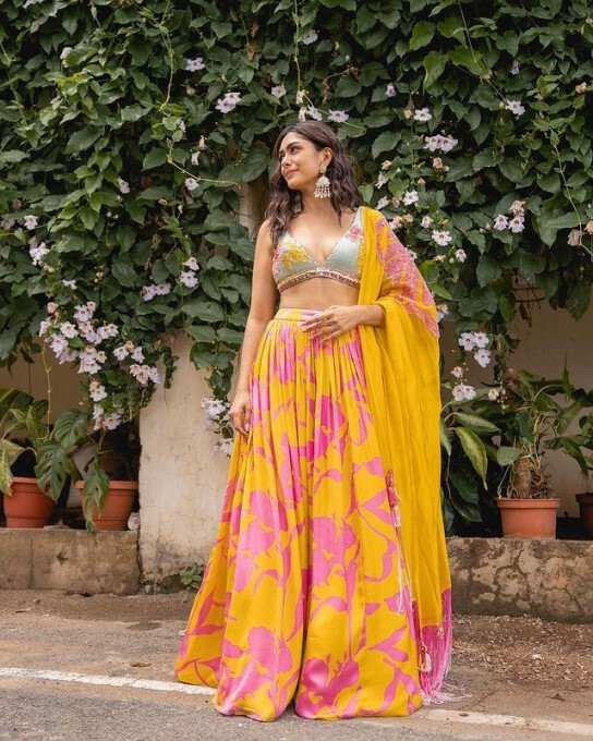 Bollywood Actress Mrunal Thakur Latest Photoshoot