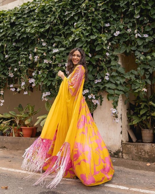 Bollywood Actress Mrunal Thakur Latest Photoshoot