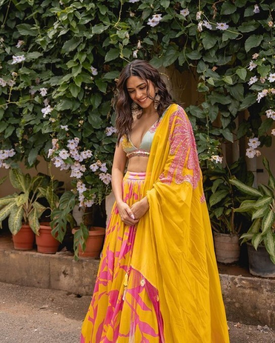 Bollywood Actress Mrunal Thakur Latest Photoshoot