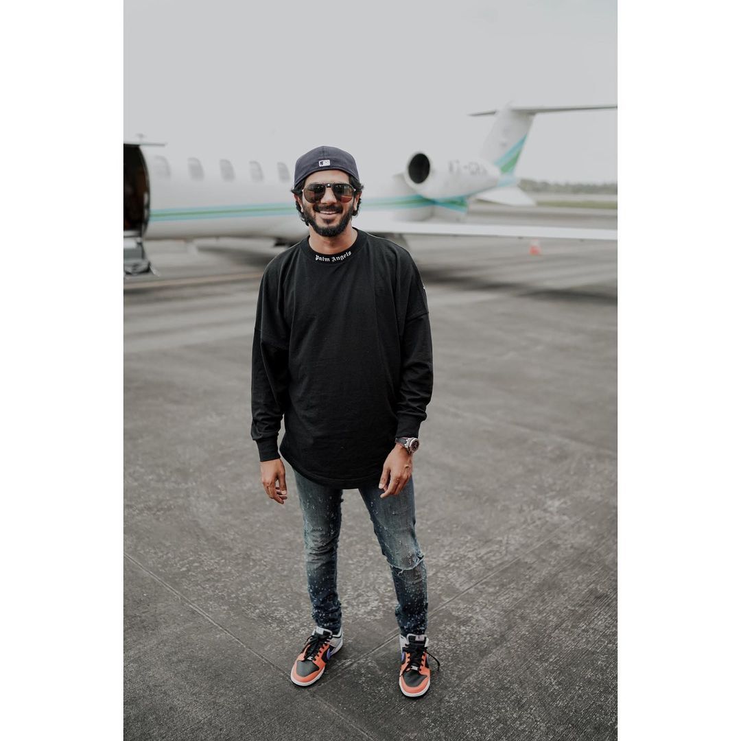 ഇതെന്ത് പൊളിയാണ് ഡിക്യൂ; ആരാധകര്‍ക്കൊപ്പം ആടിത്തിമിര്‍ത്ത് സീതാരാമം ടീം, വൈറല്‍ ചിത്രങ്ങള്‍!!