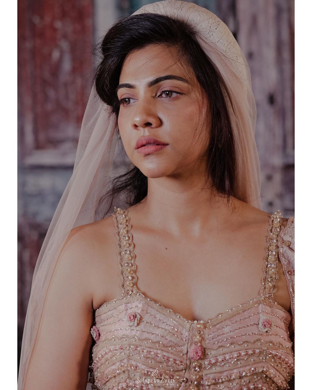 ഈ ലിപ്പ് മുട്ടൻ സീൻ ആണല്ലോ; നടി മഡോണ സെബാസ്റ്റ്യന്റെ ഗ്ലാമർ ലുക്കും അതിനൊത്ത നിൽപ്പും വൈറൽ