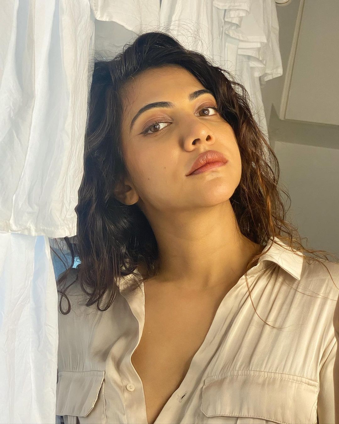 ഈ ലിപ്പ് മുട്ടൻ സീൻ ആണല്ലോ; നടി മഡോണ സെബാസ്റ്റ്യന്റെ ഗ്ലാമർ ലുക്കും അതിനൊത്ത നിൽപ്പും വൈറൽ