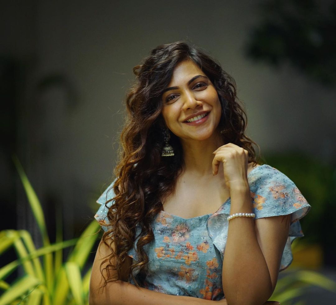 ഈ ലിപ്പ് മുട്ടൻ സീൻ ആണല്ലോ; നടി മഡോണ സെബാസ്റ്റ്യന്റെ ഗ്ലാമർ ലുക്കും അതിനൊത്ത നിൽപ്പും വൈറൽ