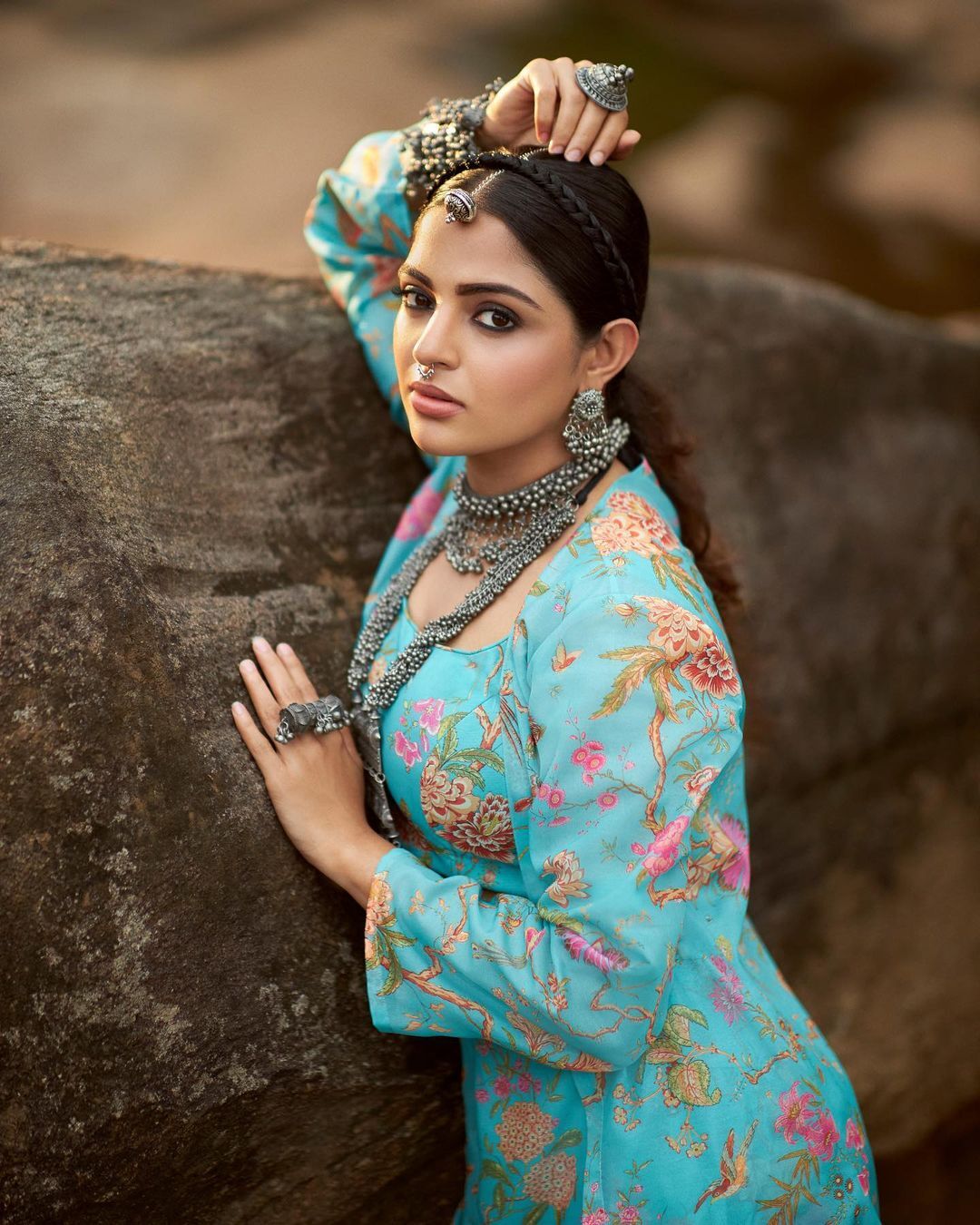 മേഘദേവത തന്നെ, ആരും ആ സൗന്ദര്യത്തില്‍ മയങ്ങിപ്പോകും, നിഖിലയുടെ ക്യൂട്ട്‌നെസ്സിന് വിശേഷണമില്ല, വൈലായി ചിത്രങ്ങള്‍