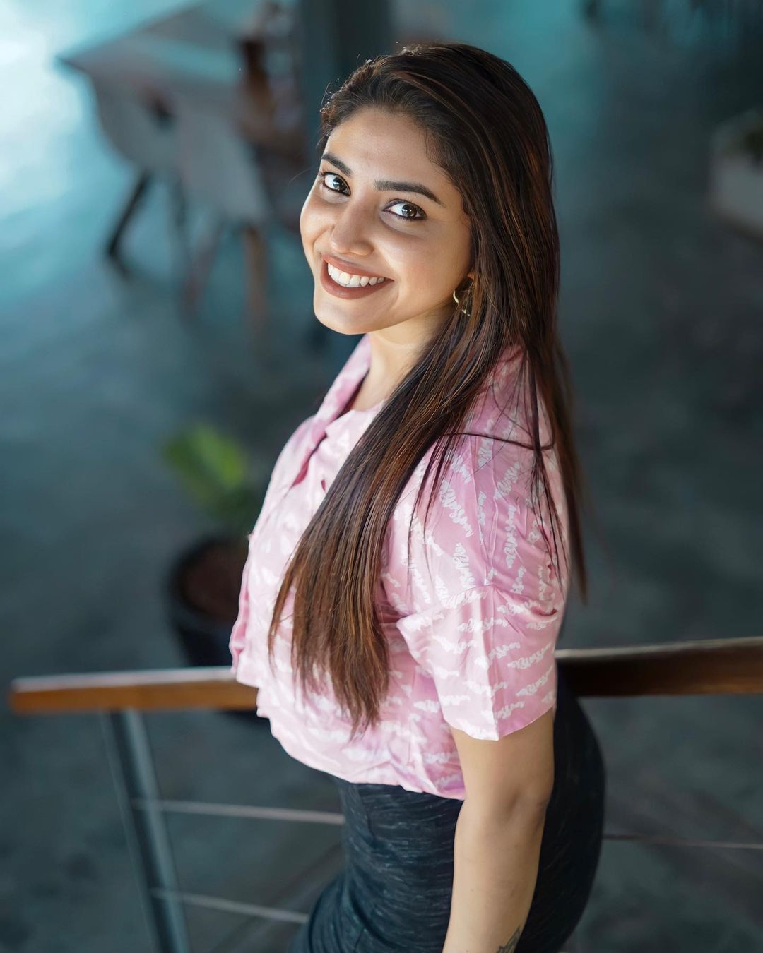 'ചിരി കാന്‍ മേക്ക് യുവര്‍ ലൈഫ് വെരി മനോഹരം'; ക്യാപ്ഷന്‍ കിംഗ് എവിടുന്നു കിട്ടുന്നു അമേയ ഇതൊക്കെ