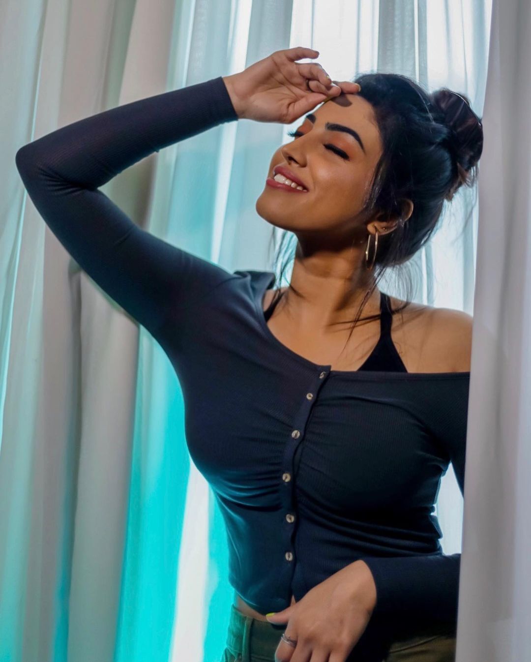 'ചിരി കാന്‍ മേക്ക് യുവര്‍ ലൈഫ് വെരി മനോഹരം'; ക്യാപ്ഷന്‍ കിംഗ് എവിടുന്നു കിട്ടുന്നു അമേയ ഇതൊക്കെ