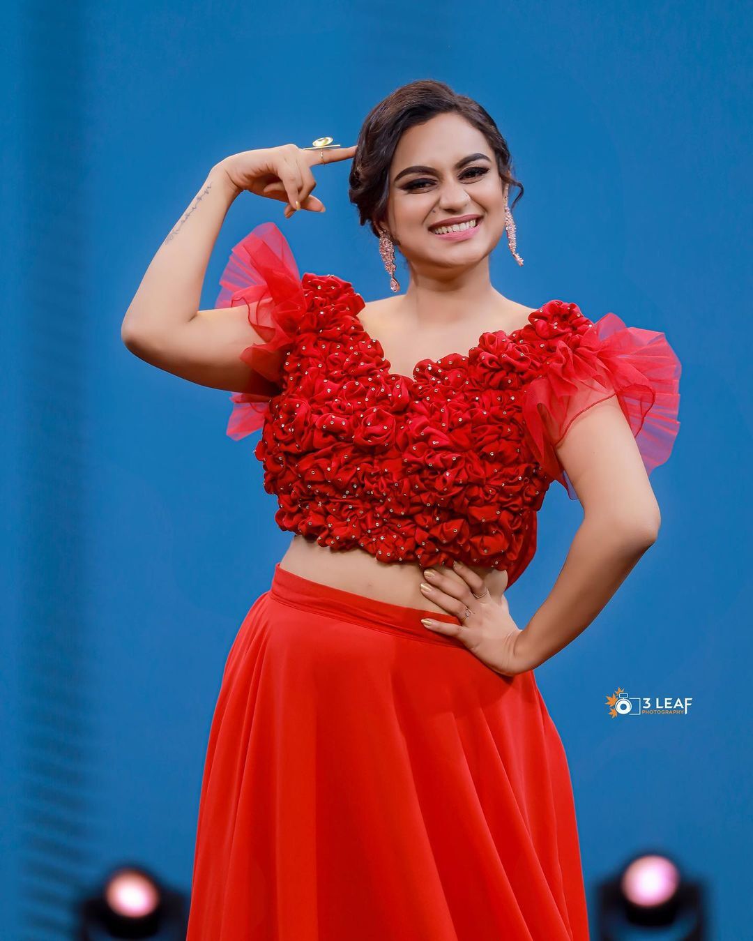 ഇത് പൊളിക്കും...ലുക്ക് മാറ്റിപ്പിടിച്ച് ലക്ഷ്മി നക്ഷത്ര...കാണാം ചിത്രങ്ങള്‍