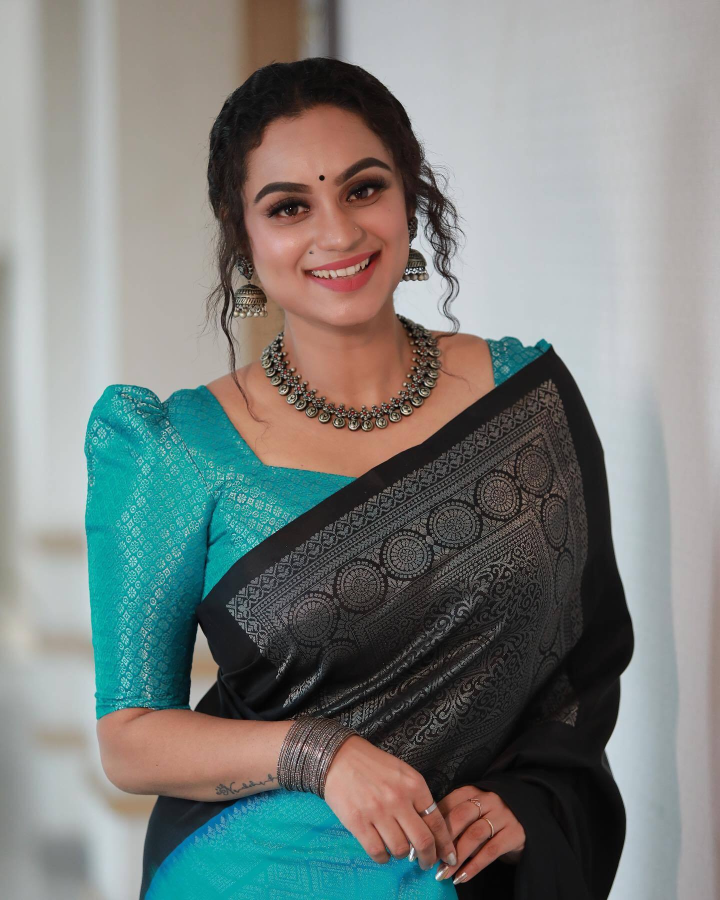 പിന്നെയും സാരി.. സാരിയില്‍ നിങ്ങളെപ്പോലെ സുന്ദരി വേറാരുമില്ല..ലക്ഷ്മി നക്ഷത്രയുടെ പുതിയ ചിത്രങ്ങള്‍ കാണാം