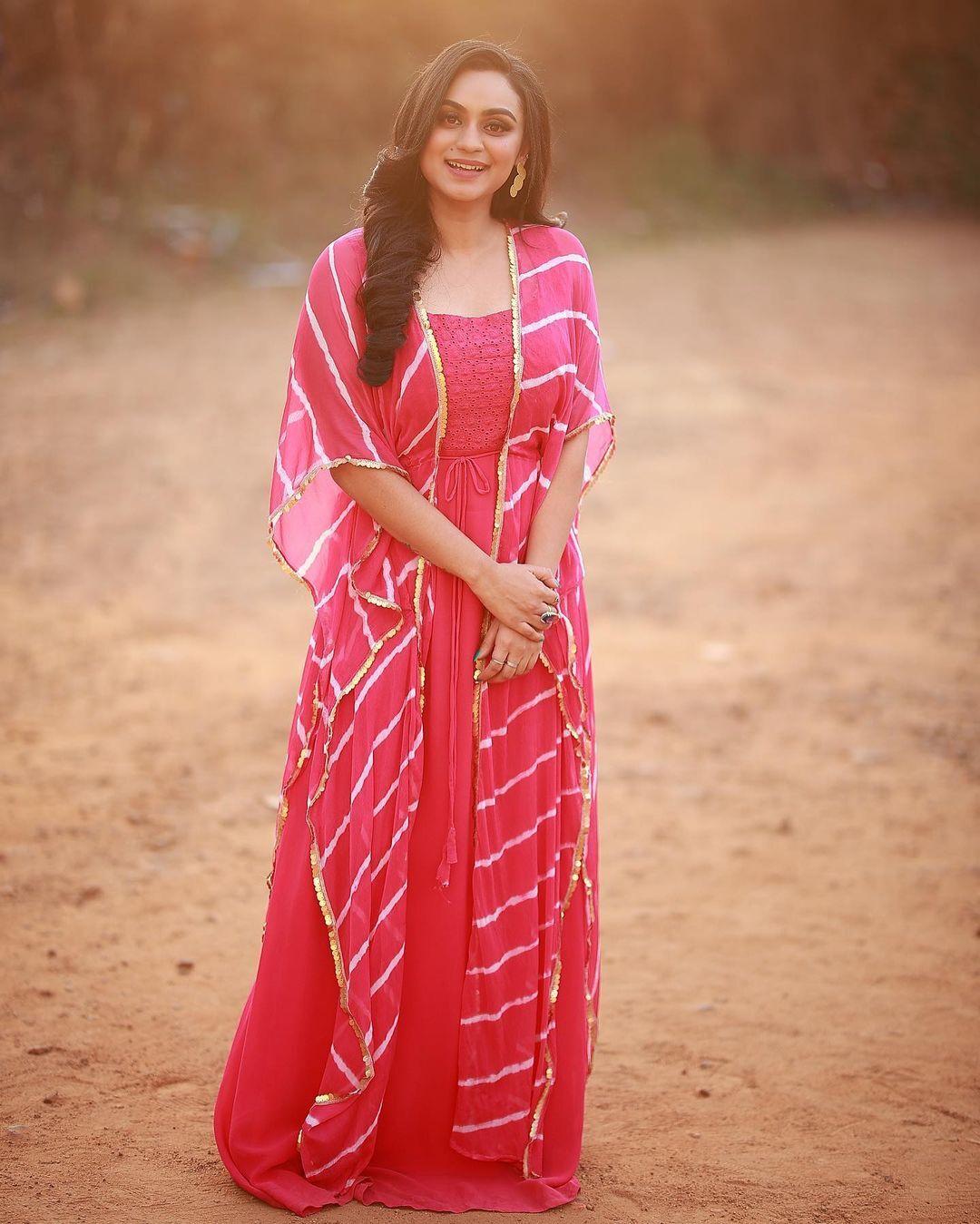   മഞ്ഞയുടെ സ്പര്‍ശം എന്നെ മൃദുവാക്കുന്നു! മഞ്ഞയില്‍ തിളങ്ങി ലക്ഷ്മി നക്ഷത്ര...