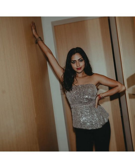 ଦେଖନ୍ତୁ, ଅଭିନେତ୍ରୀ ଆମଲା ପଲଙ୍କ ଲାଟେଷ୍ଟ ଫଟୋସୁଟ୍