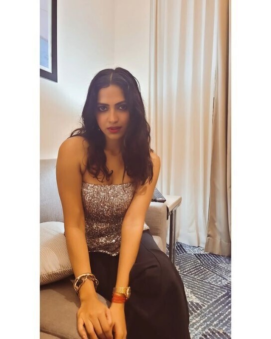 ଦେଖନ୍ତୁ, ଅଭିନେତ୍ରୀ ଆମଲା ପଲଙ୍କ ଲାଟେଷ୍ଟ ଫଟୋସୁଟ୍