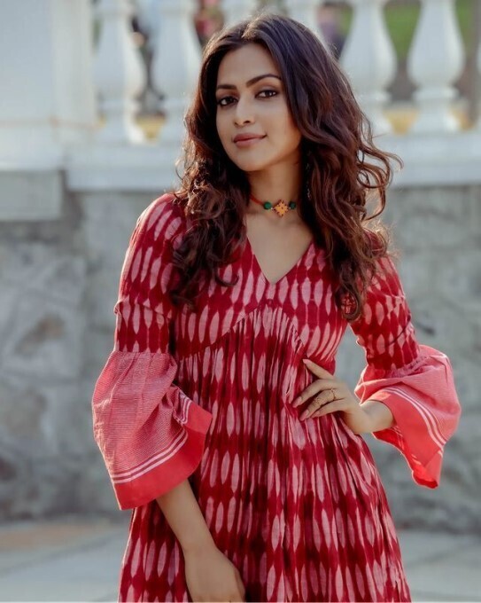 ଦେଖନ୍ତୁ, ଅଭିନେତ୍ରୀ ଆମଲା ପଲଙ୍କ ଲାଟେଷ୍ଟ ଫଟୋସୁଟ୍