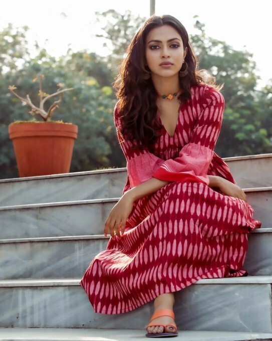 ଦେଖନ୍ତୁ, ଅଭିନେତ୍ରୀ ଆମଲା ପଲଙ୍କ ଲାଟେଷ୍ଟ ଫଟୋସୁଟ୍