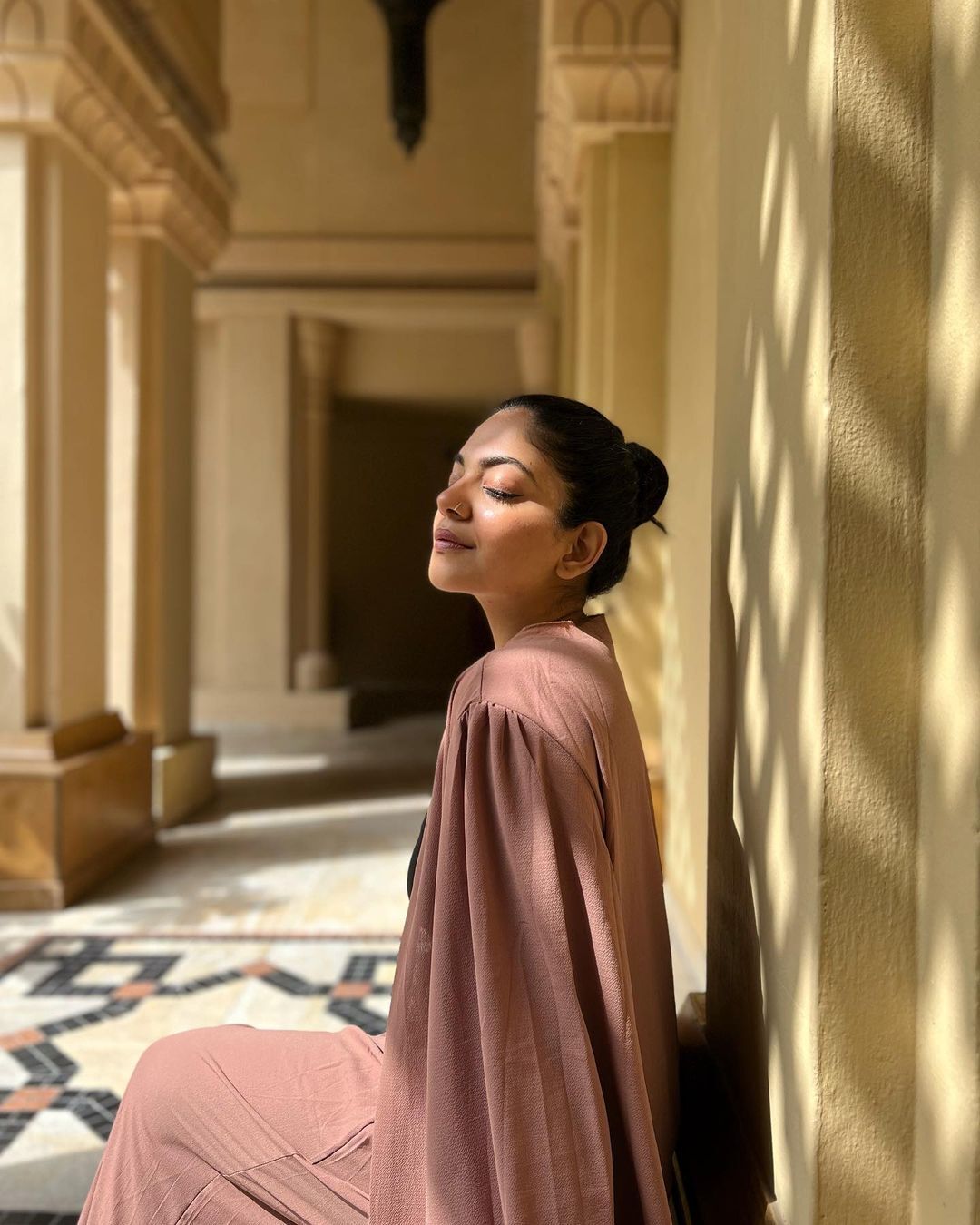 അഹാന...ഈ ചിരി..അതാണ് ഞങ്ങളെ മയക്കുന്നത് ; ദുബായില്‍ അടിച്ചുപൊളിച്ച് താരം